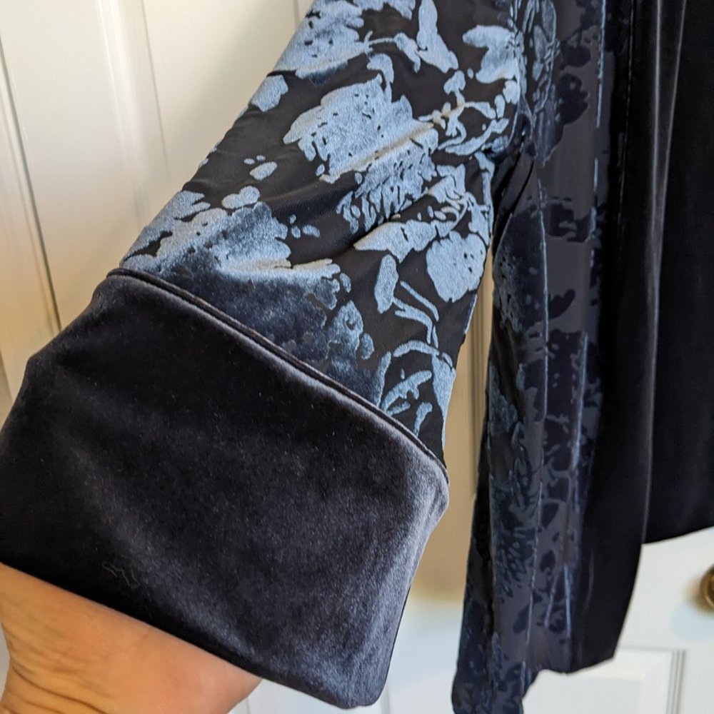 Midnight Blue VELVET BROCADE Jacket | L | REVERSIBLE | EUC | Chico's size 2 - Picture 3 of 6